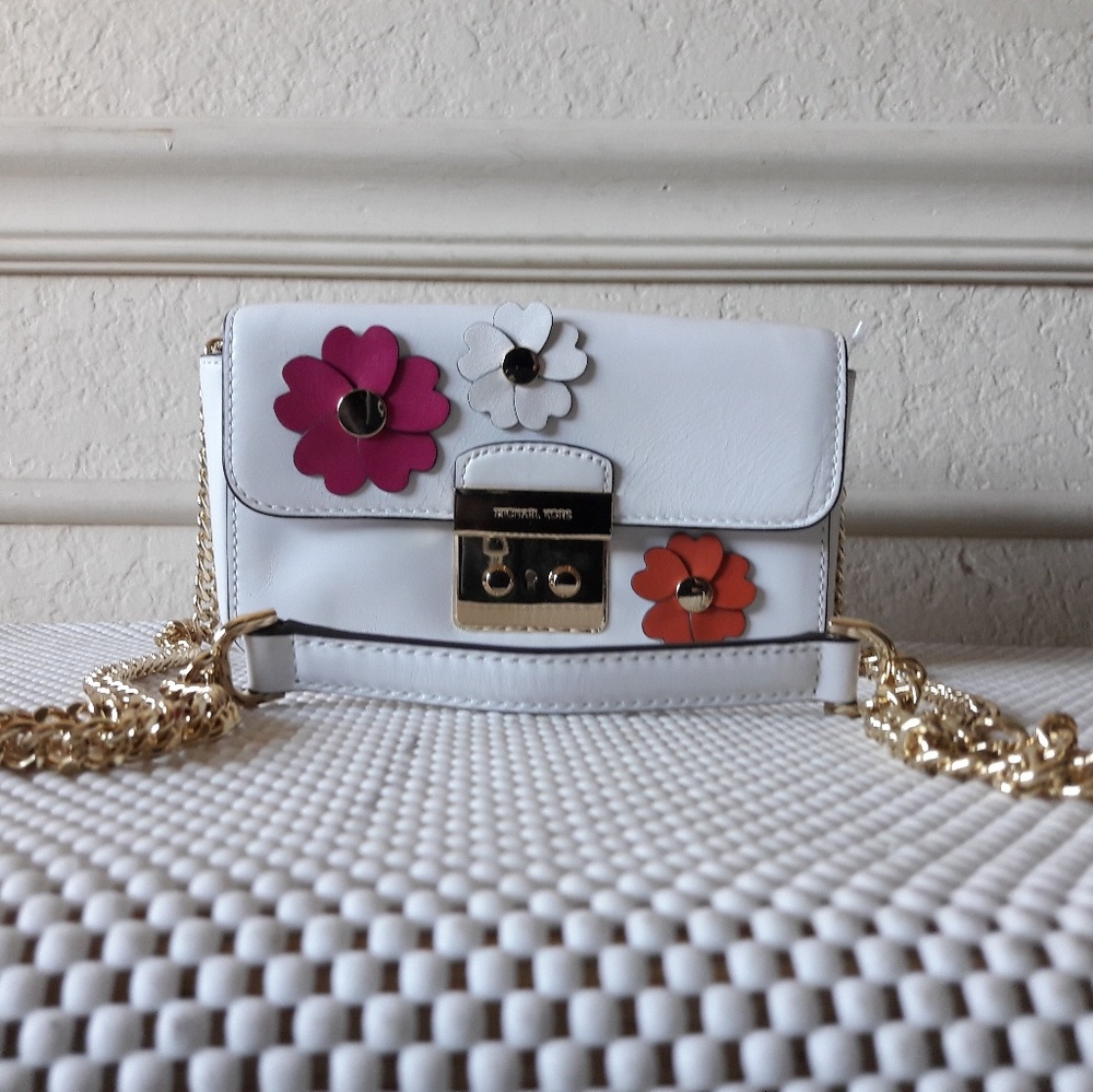 Michael Kors leather purse - Picture 1 of 8